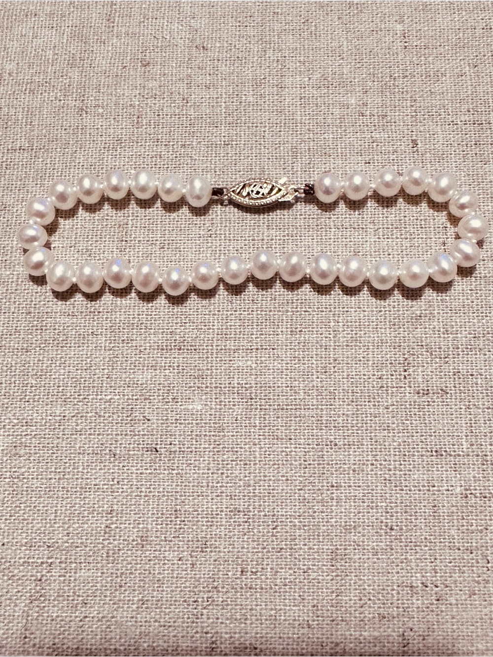 Lord & Taylor | Bracelet | Classic White Pearl Bracelet with Gold Clasp
